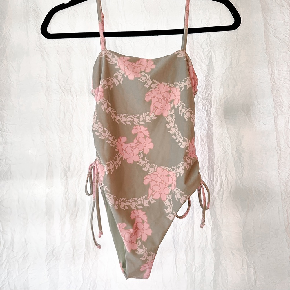 Lexbreezy One Piece - SMALL